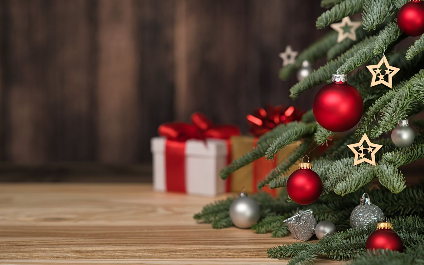Weihnachtsbaum mit Geschenken